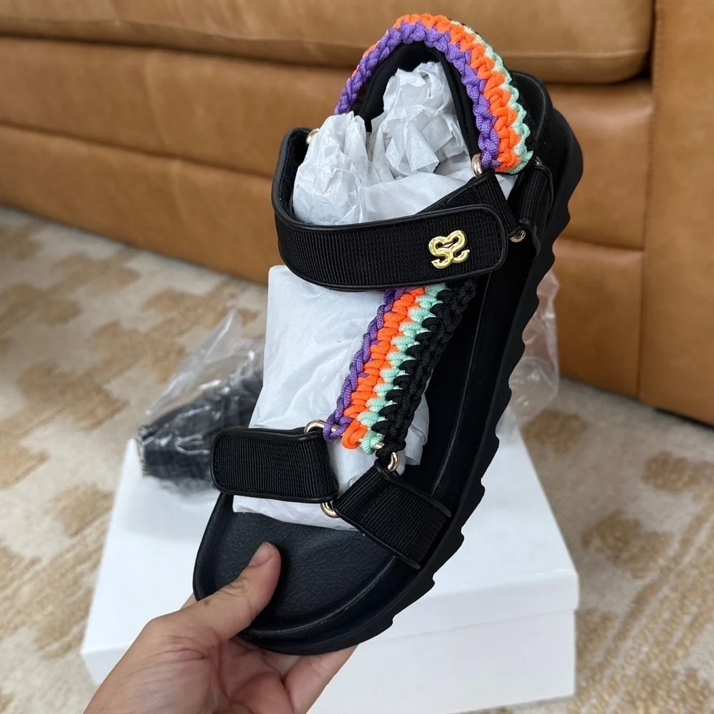 Sandro step out